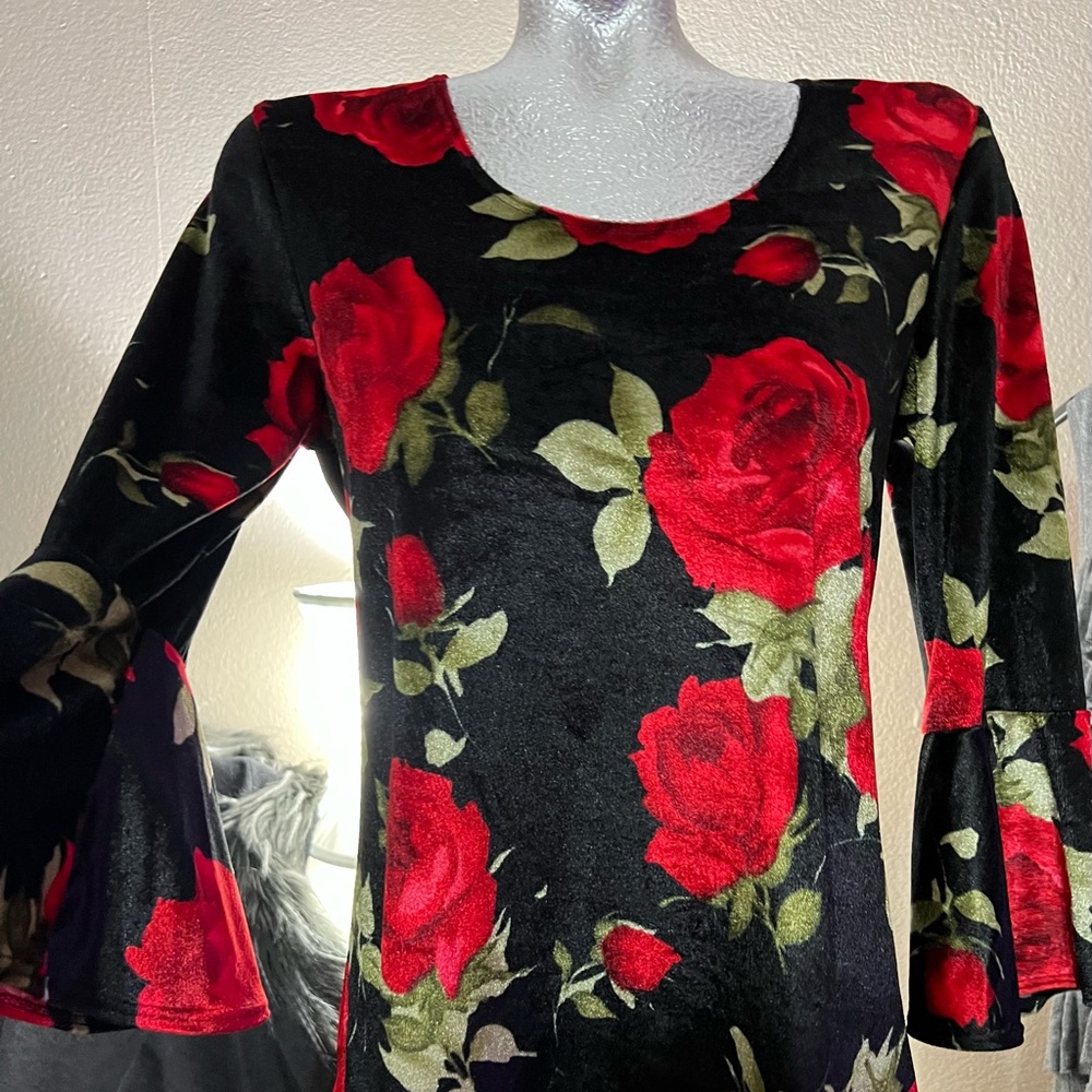 Slinky Brand Women's Shirt and leggings size XS,   Black and Red.